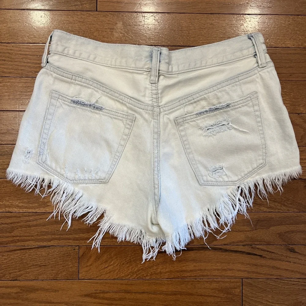 We The Free Free People Denim Shorts 25 US 2 Light Wash Frayed Button Festival